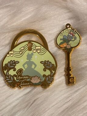Disney Princess Lock & Key 2in Enamel Pin Set - Tiana